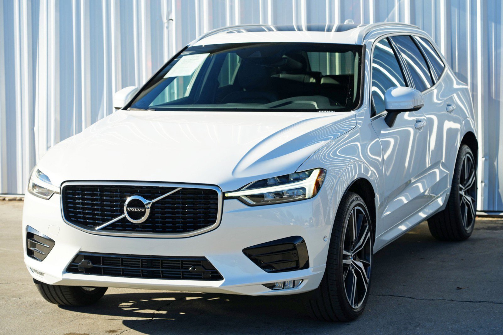 Used 2019 Volvo XC60 T5 R-Design w/ Protection Package image 46