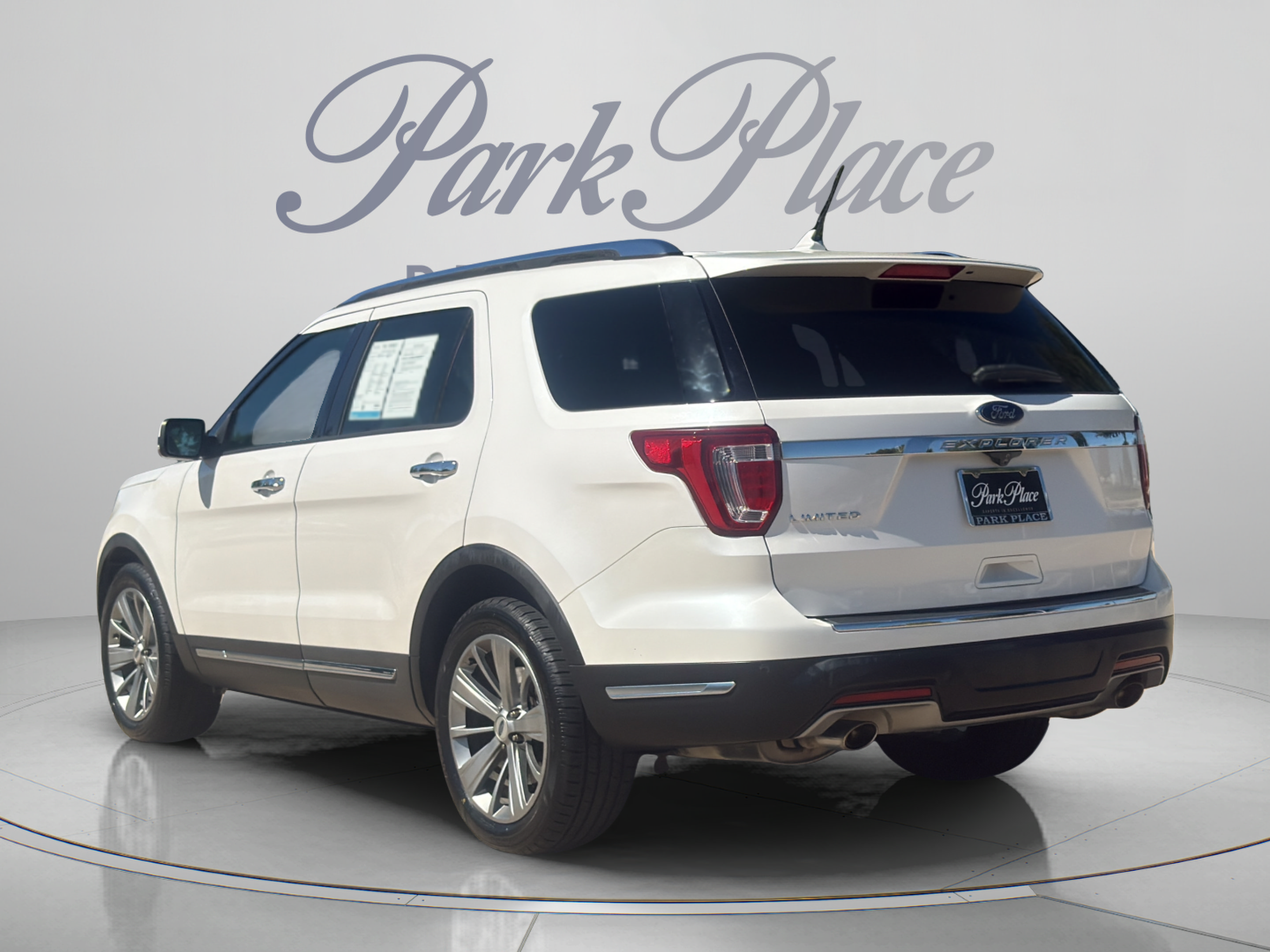 Used 2018 Ford Explorer Limited FWD image 3