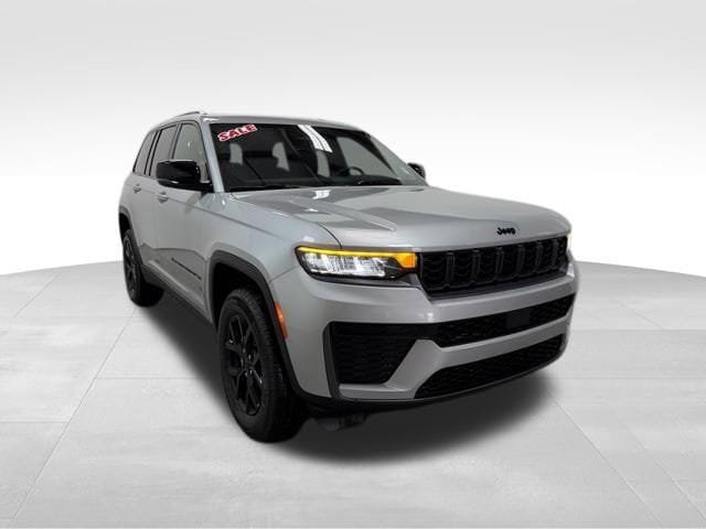New 2026 Jeep Grand Cherokee Altitude AWD/4WD image 4