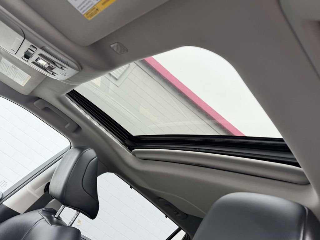 Used 2022 Toyota Highlander XLE image 19