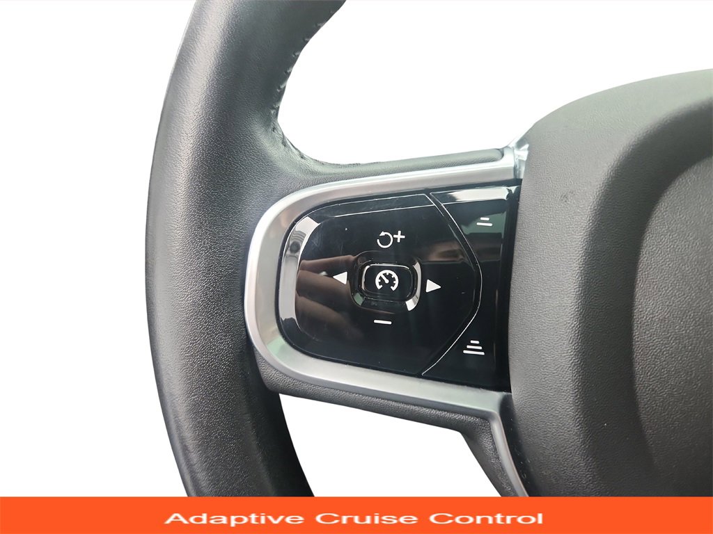 Used 2017 Volvo XC90 T6 Momentum w/ Vision Package image 38