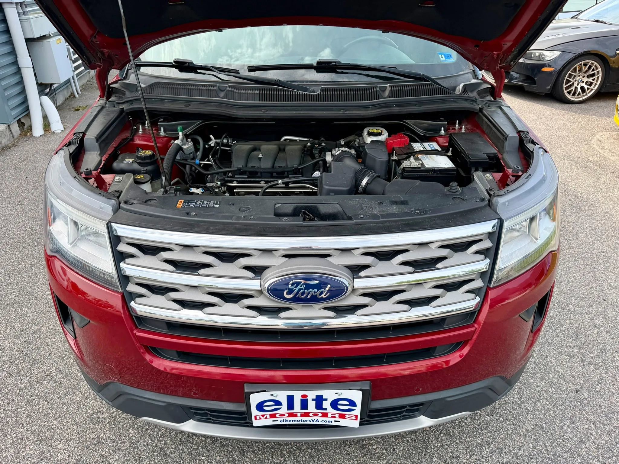 Used 2018 Ford Explorer XLT w/ Equipment Group 202A AWD/4WD image 9