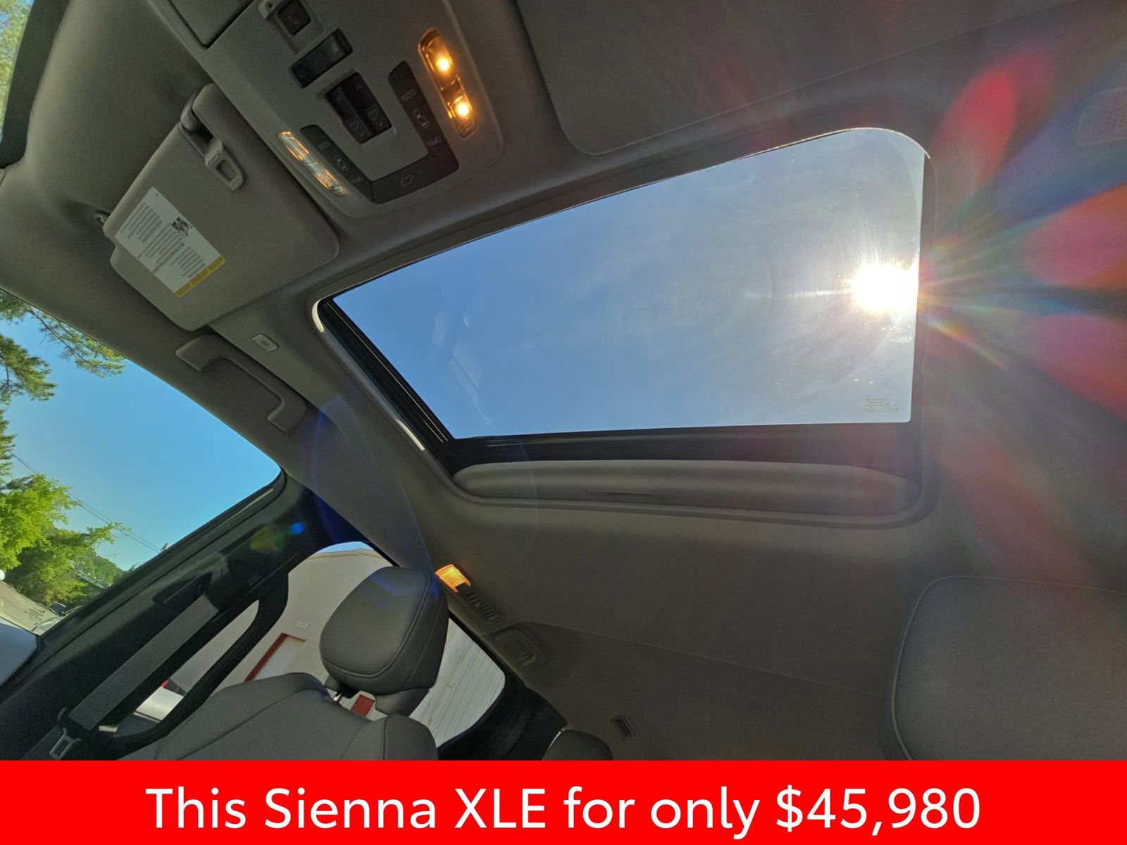 Used 2025 Toyota Sienna XLE w/ XLE Plus Package FWD image 38