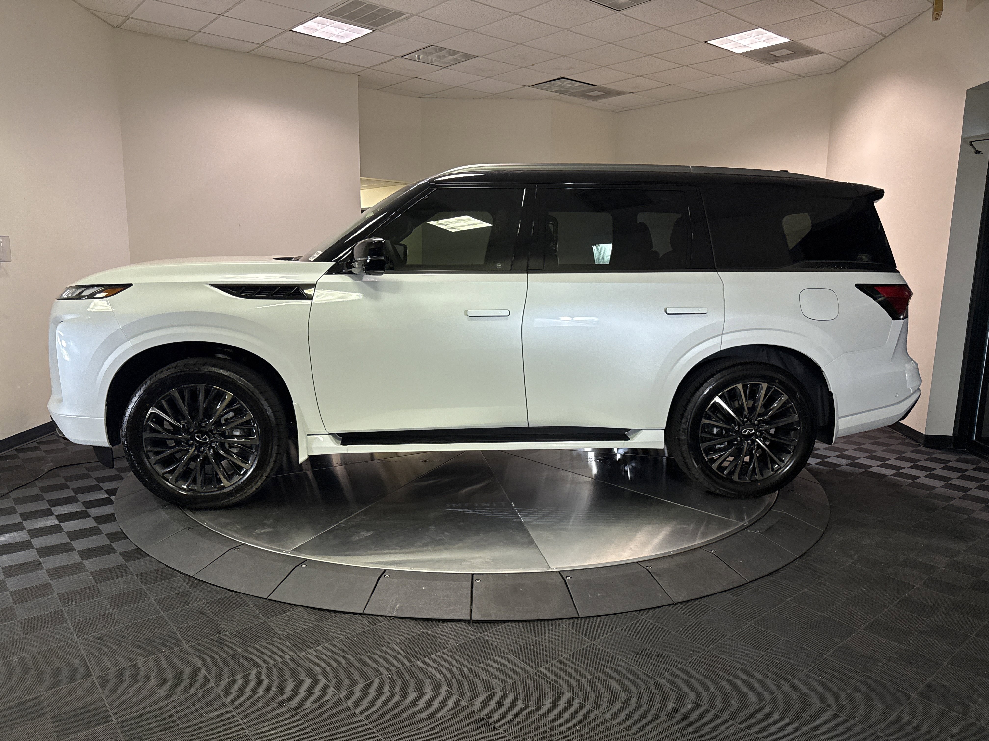 New 2026 INFINITI QX80 Autograph image 4