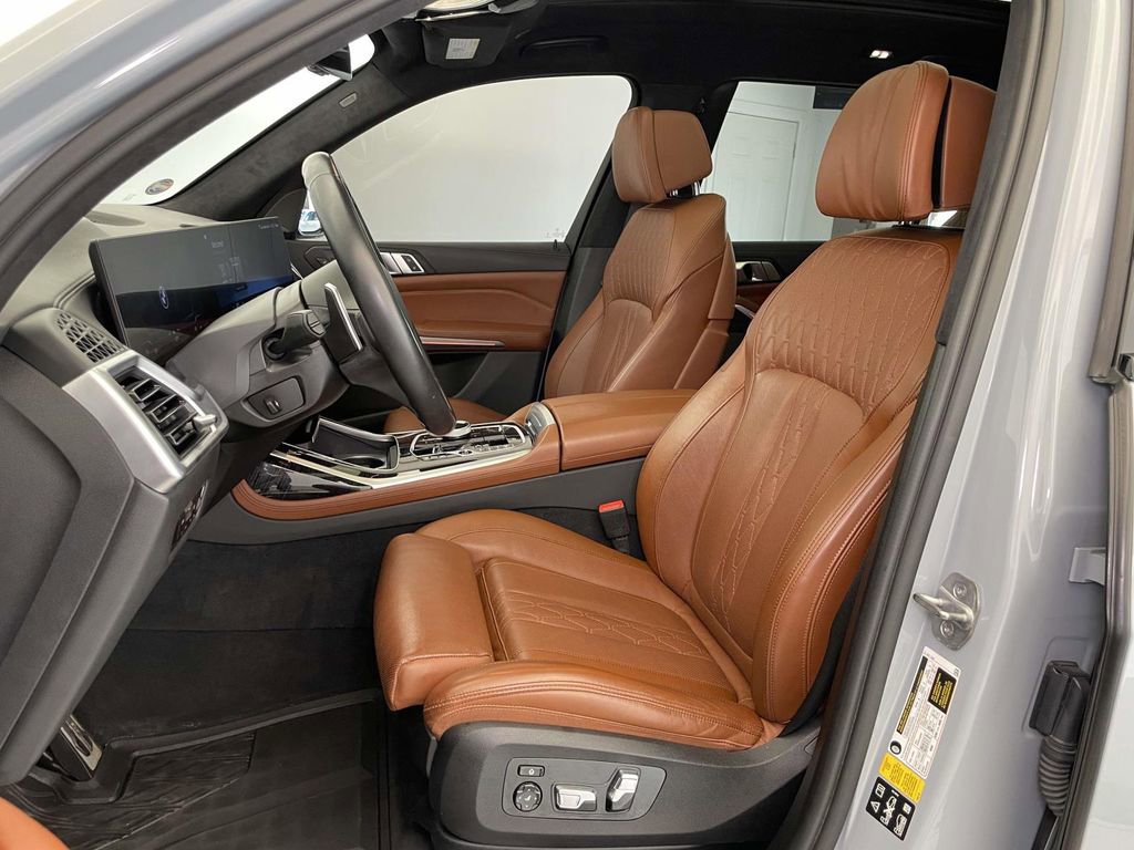 Used 2023 BMW X7 xDrive40i w/ Executive Package image 5