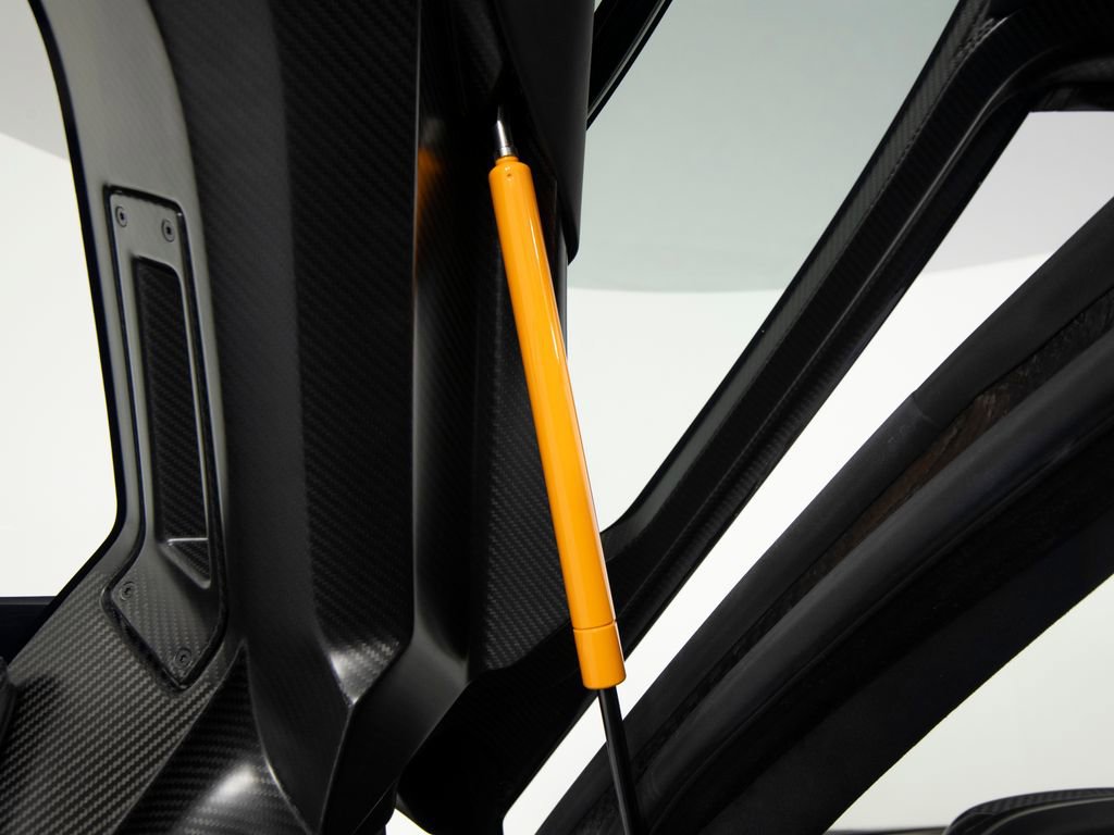 Used 2019 McLaren Senna image 21