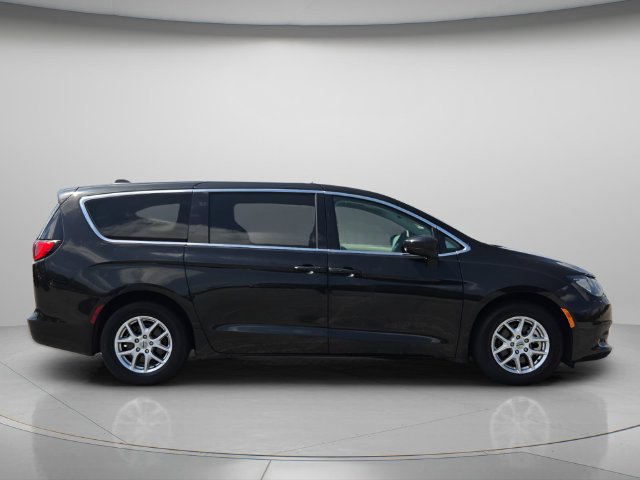 Used 2023 Chrysler Voyager LX FWD image 8