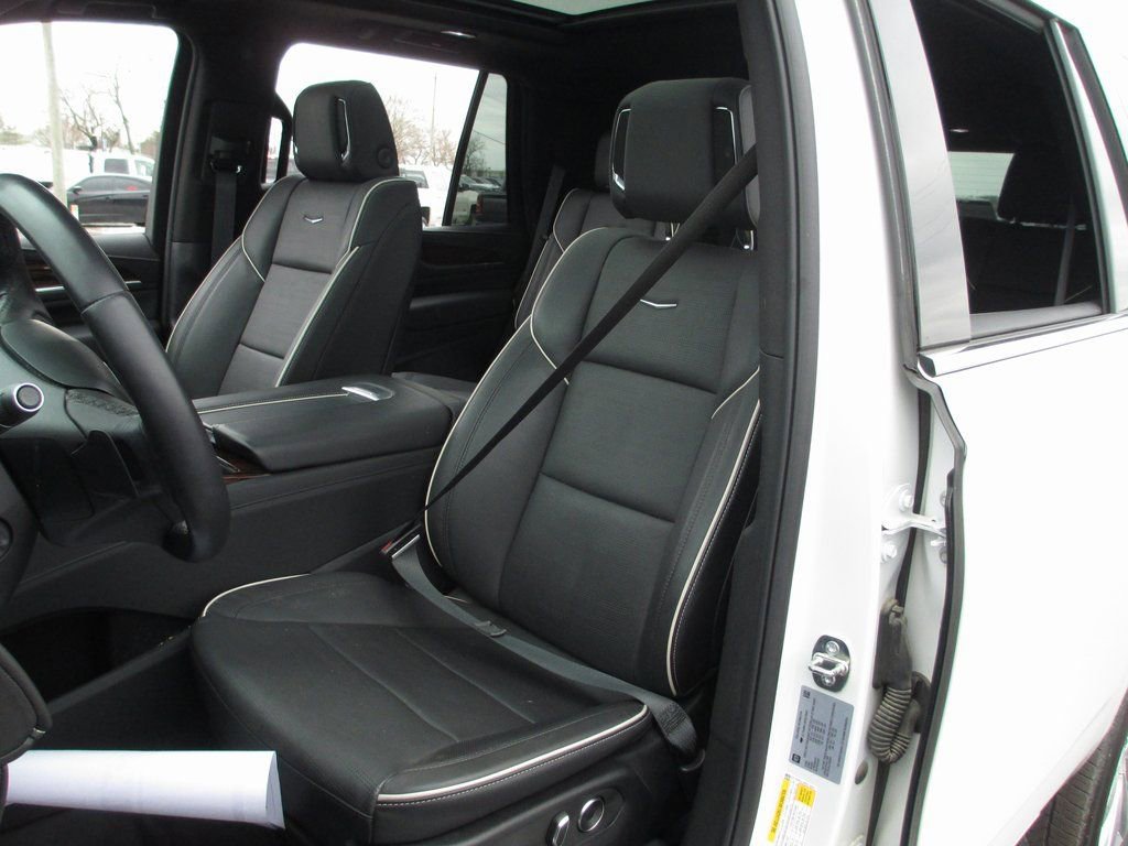 Used 2024 Cadillac Escalade Premium Luxury image 20