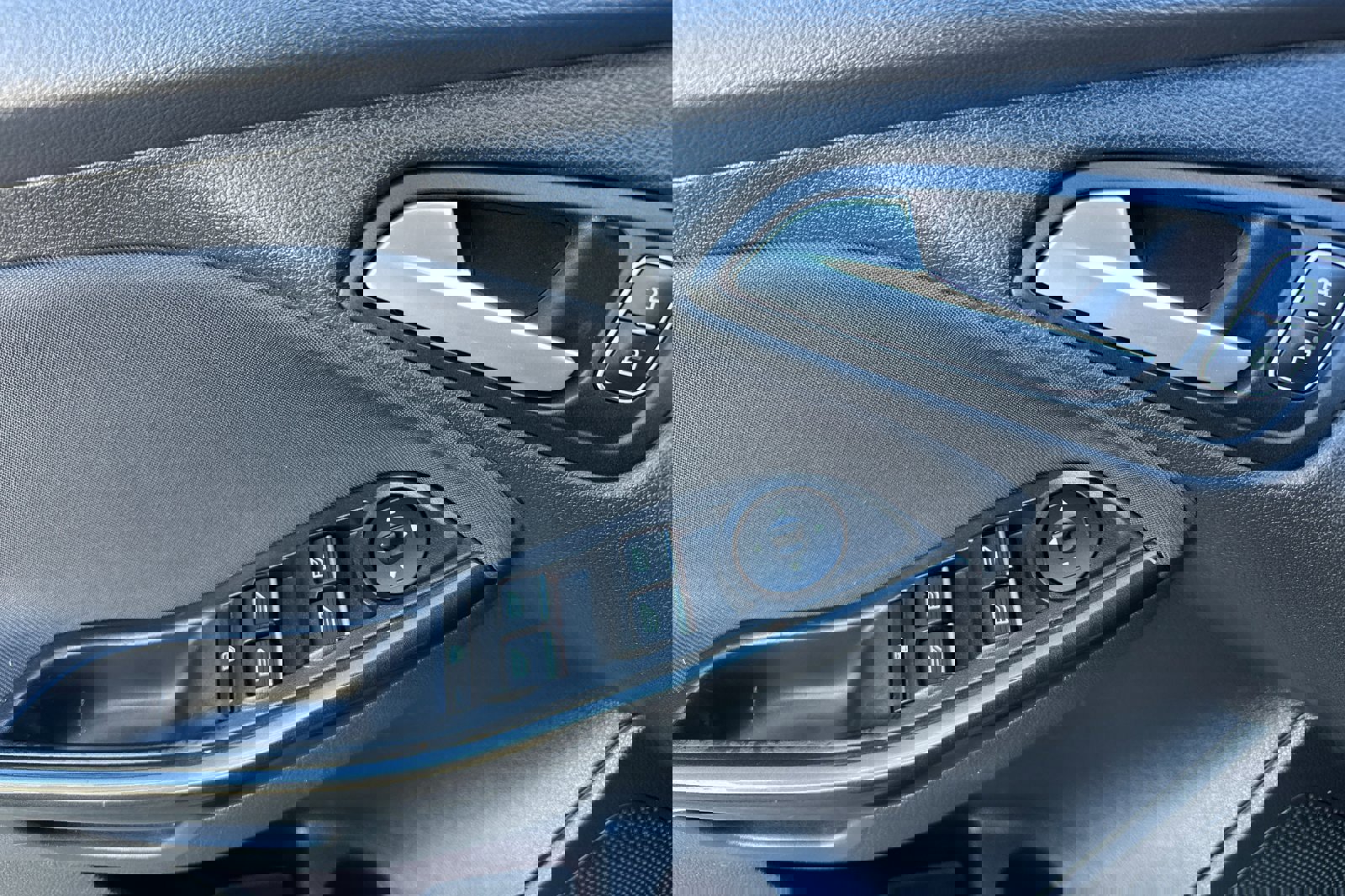 Used 2016 Ford Focus Titanium w/ Titanium Technology Package image 8