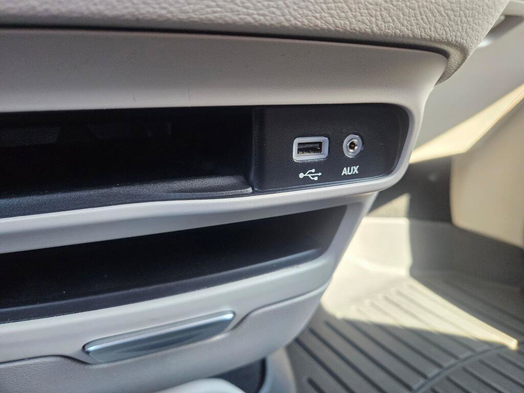 Used 2019 Chrysler Pacifica Touring-L FWD image 26