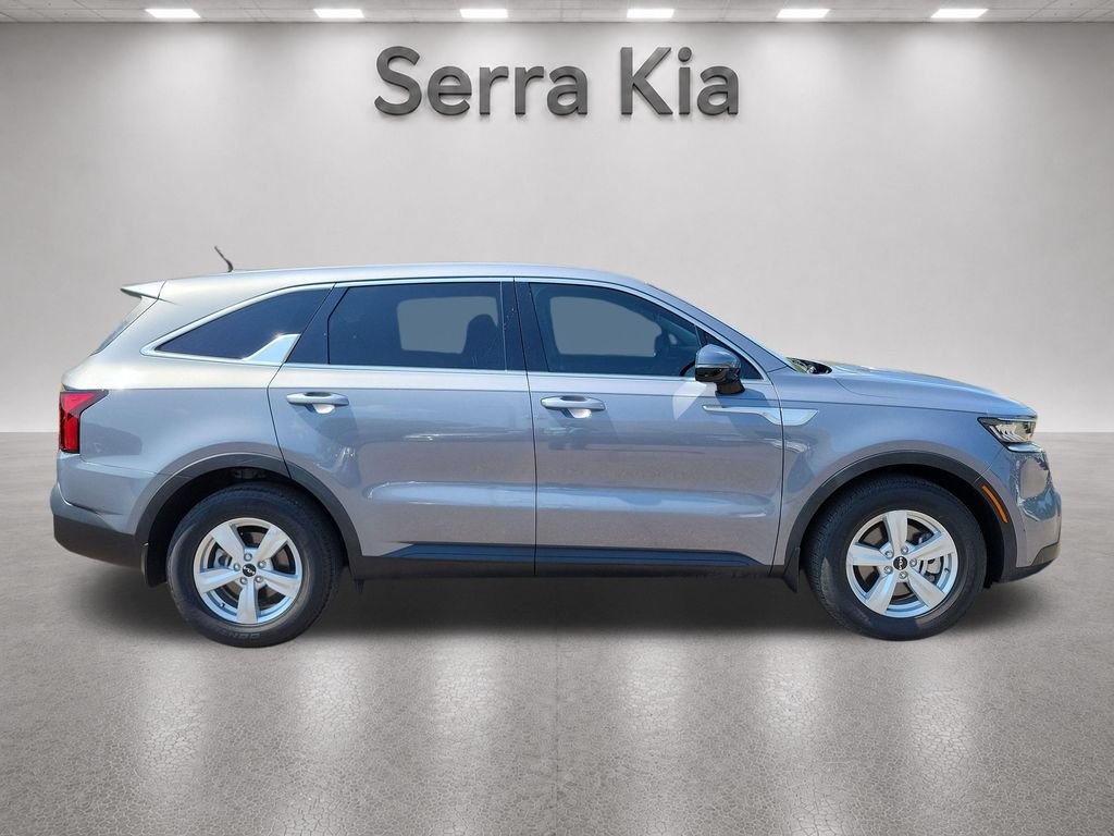 Used 2023 Kia Sorento LX FWD image 7
