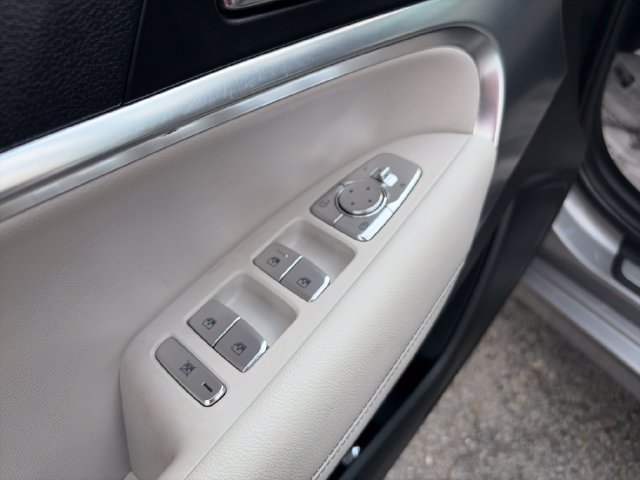 Used 2025 Genesis G70 2.5T RWD image 11