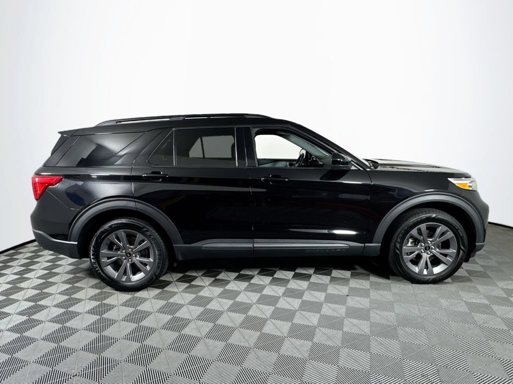 Used 2023 Ford Explorer XLT w/ Equipment Group 202A AWD/4WD image 8