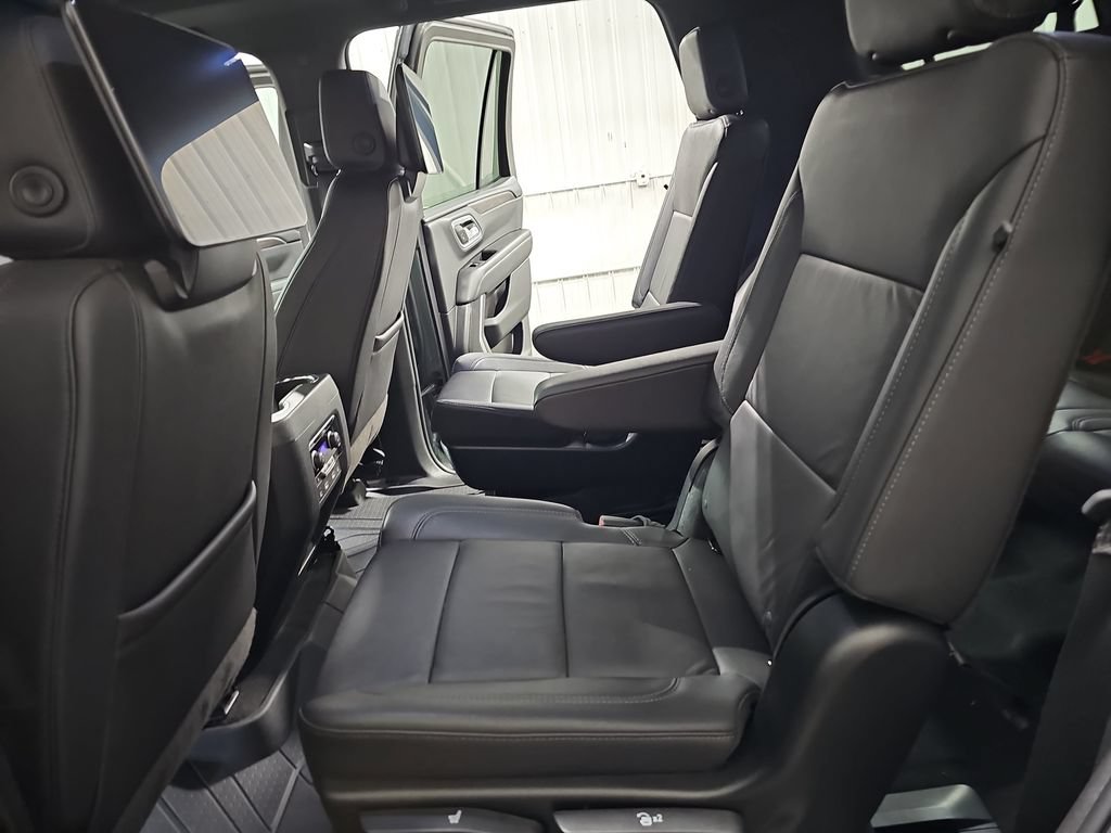 Used 2024 Chevrolet Tahoe Z71 w/ Luxury Package AWD/4WD image 16