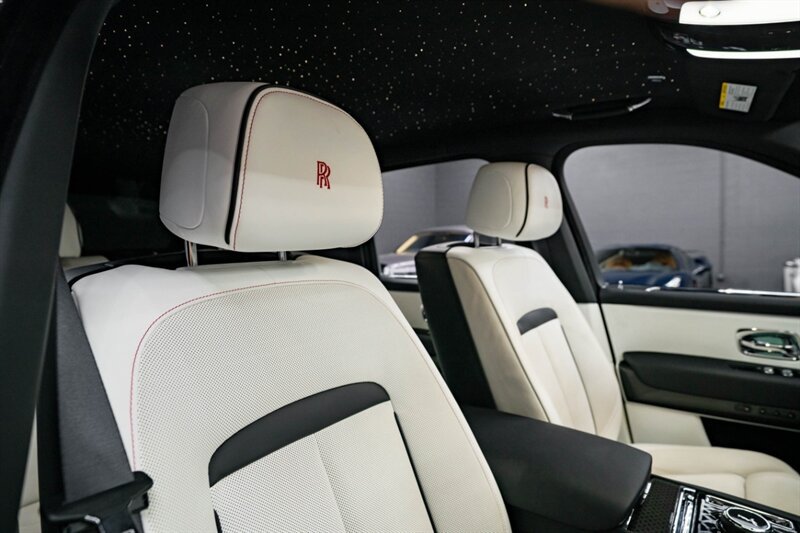 Used 2023 Rolls-Royce Cullinan Black Badge w/ Dark Exterior Package AWD/4WD image 20