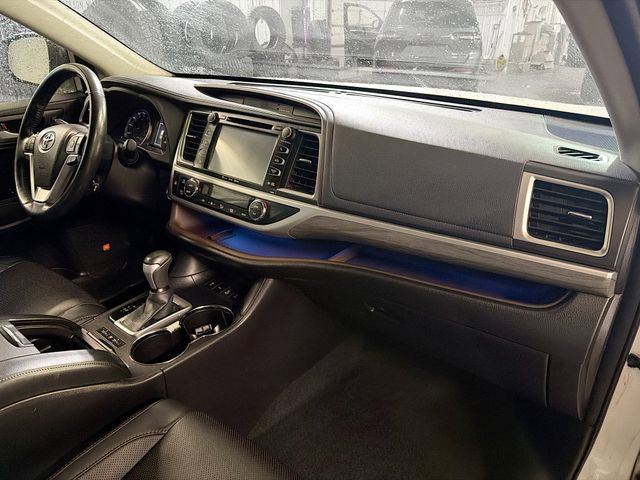 Used 2017 Toyota Highlander Limited AWD/4WD image 12