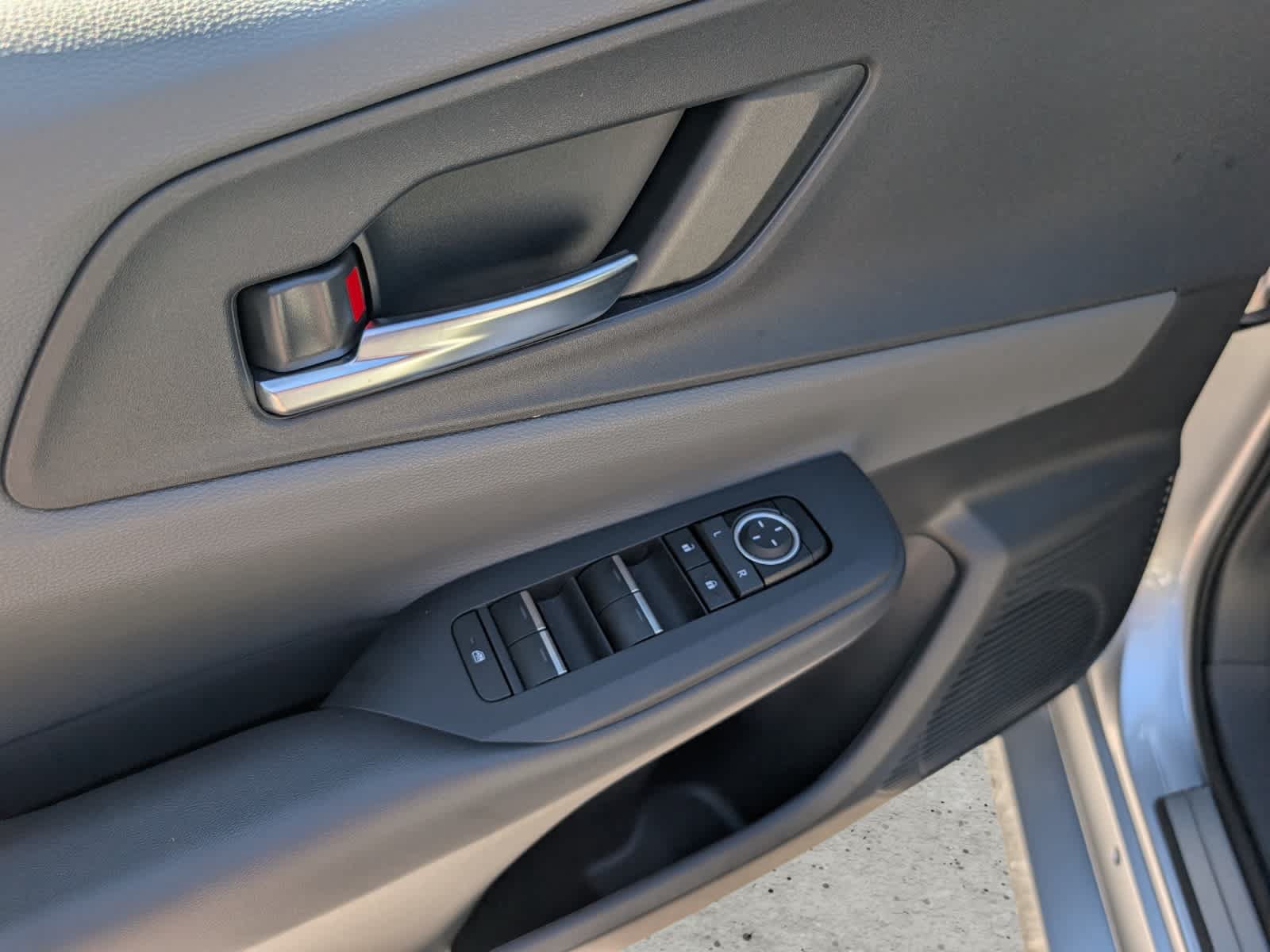 Used 2024 Toyota Prius XLE FWD image 19