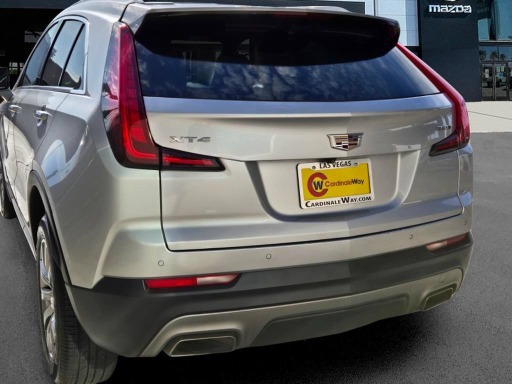 Used 2022 Cadillac XT4 Premium Luxury w/ Safety Alert Package FWD image 4