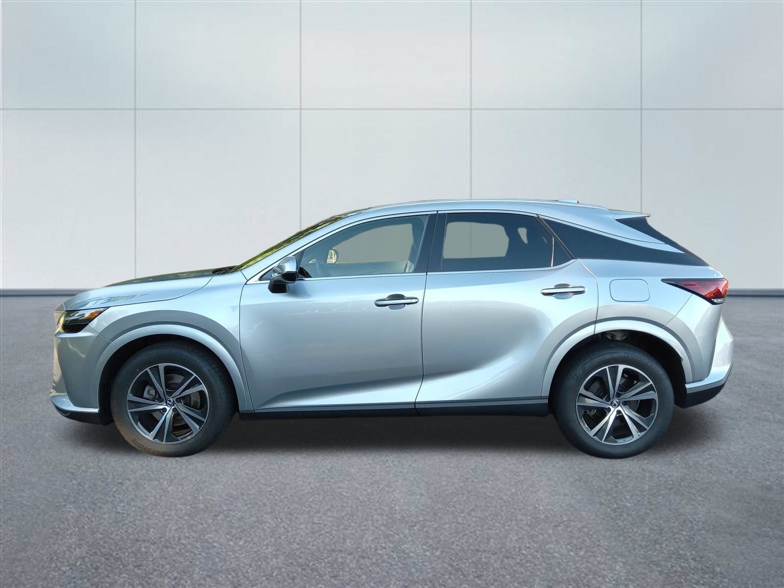 Used 2023 Lexus RX 350 Premium w/ Accessory Package AWD/4WD image 2