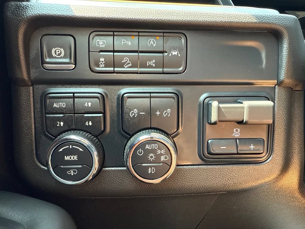 Used 2025 Chevrolet Tahoe High Country AWD/4WD image 26