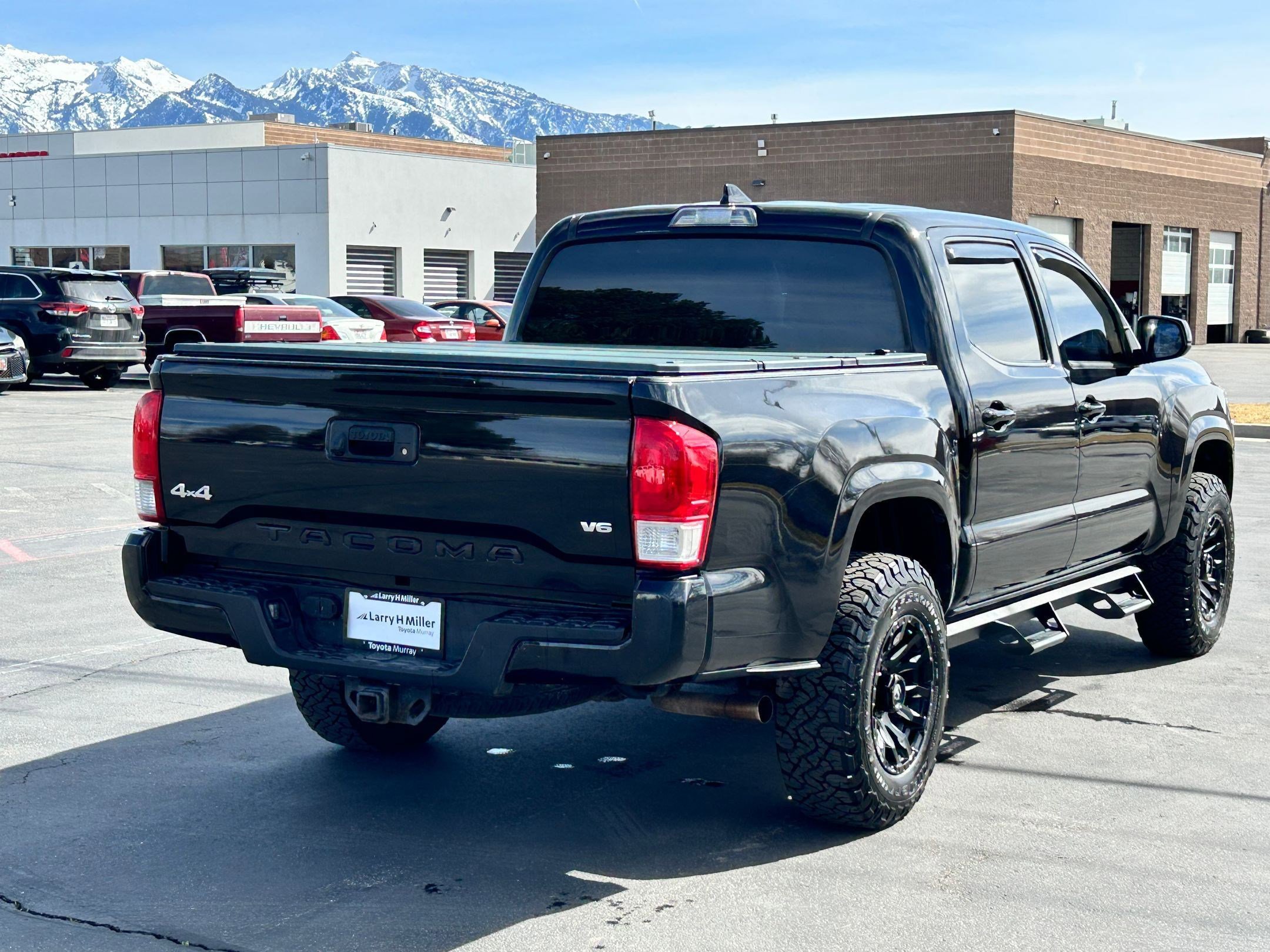 Used 2018 Toyota Tacoma SR image 5