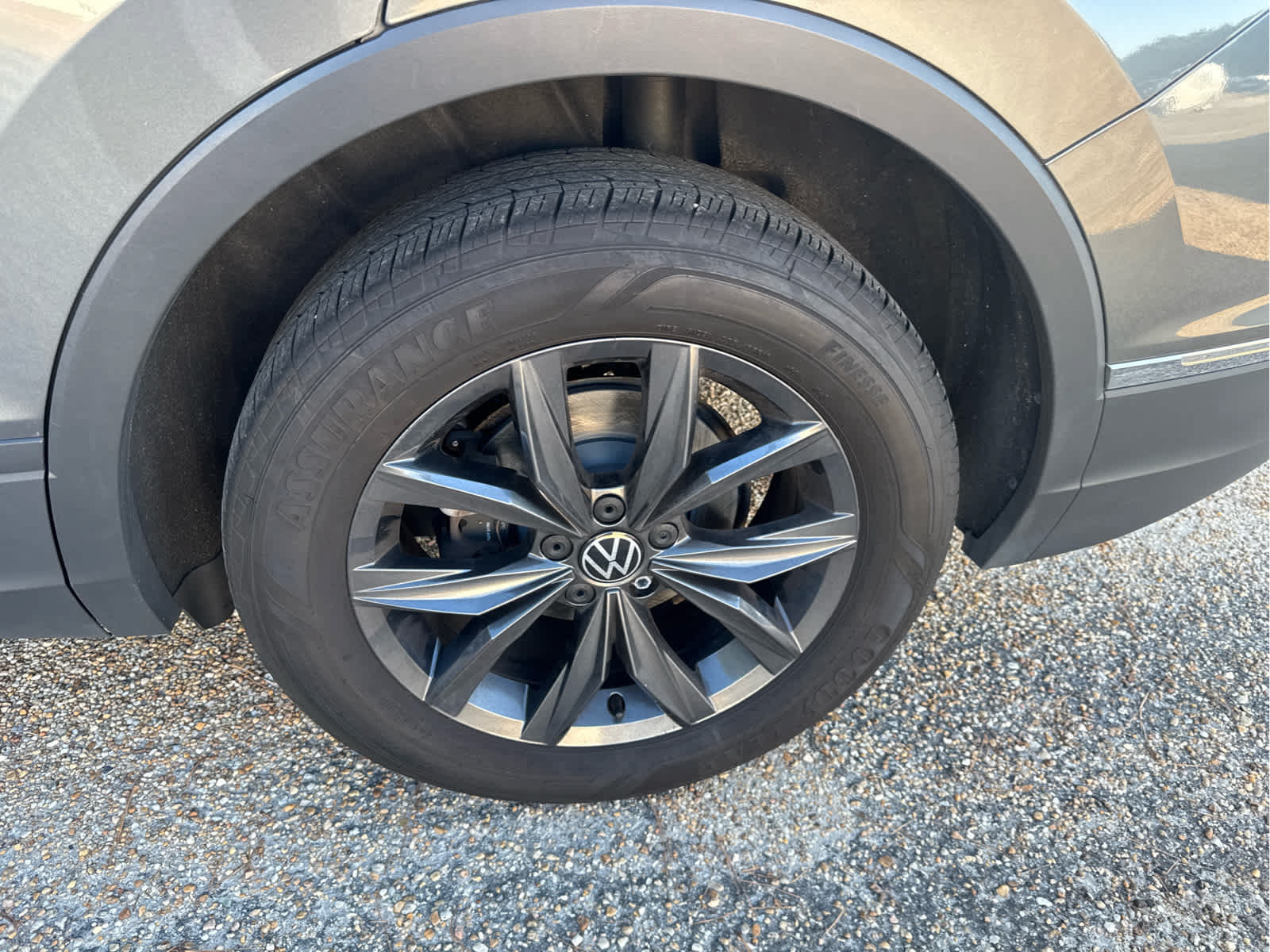 Used 2023 Volkswagen Tiguan SE AWD/4WD image 17