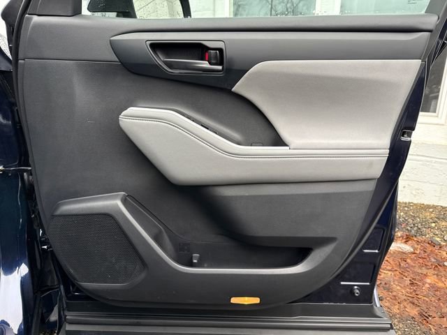 Used 2024 Toyota Highlander LE image 24