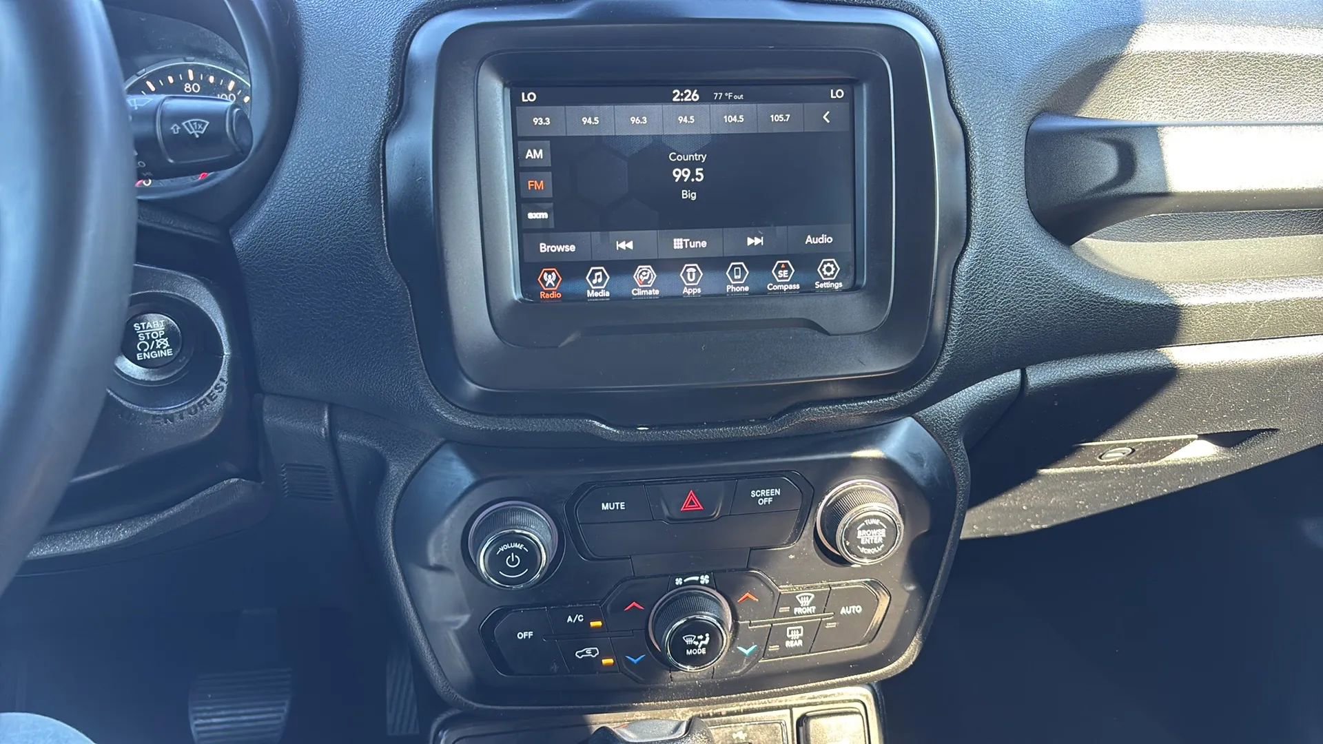 Used 2019 Jeep Renegade Latitude AWD/4WD image 31