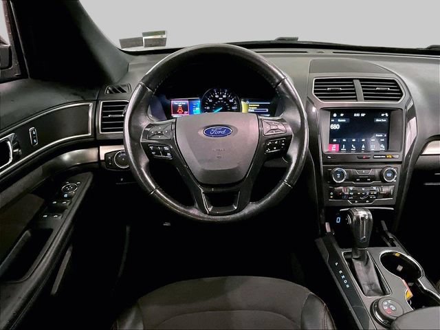 Used 2018 Ford Explorer XLT w/ Equipment Group 202A AWD/4WD image 6
