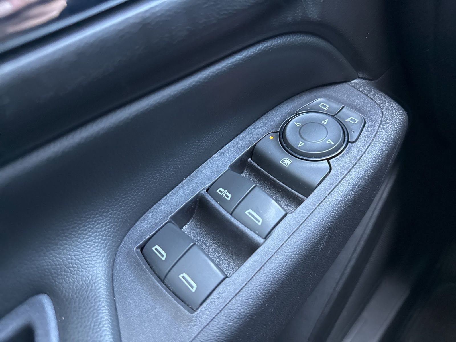 Used 2018 Chevrolet Equinox LT FWD image 35