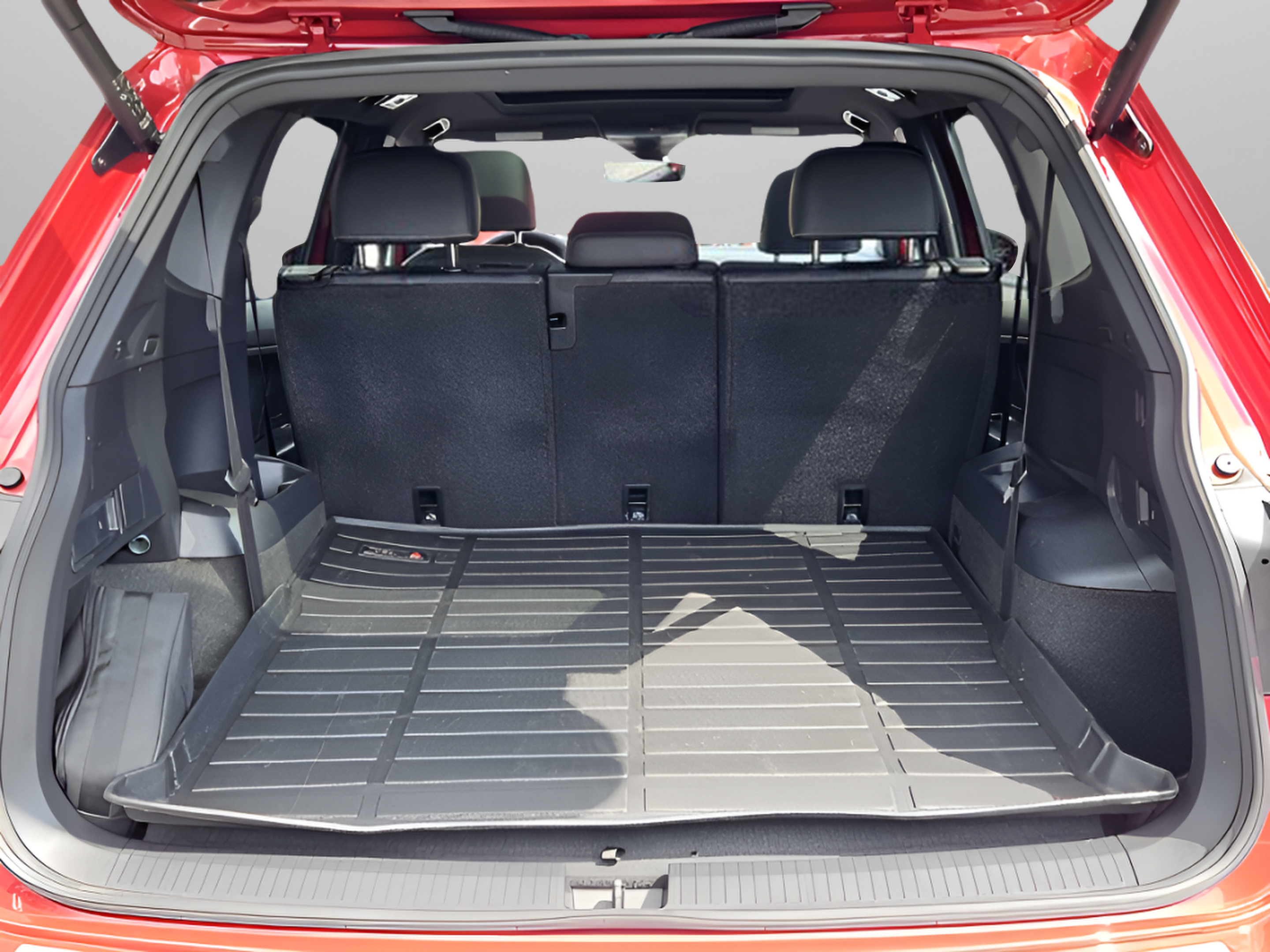 Used 2024 Volkswagen Tiguan SE R-Line FWD image 26