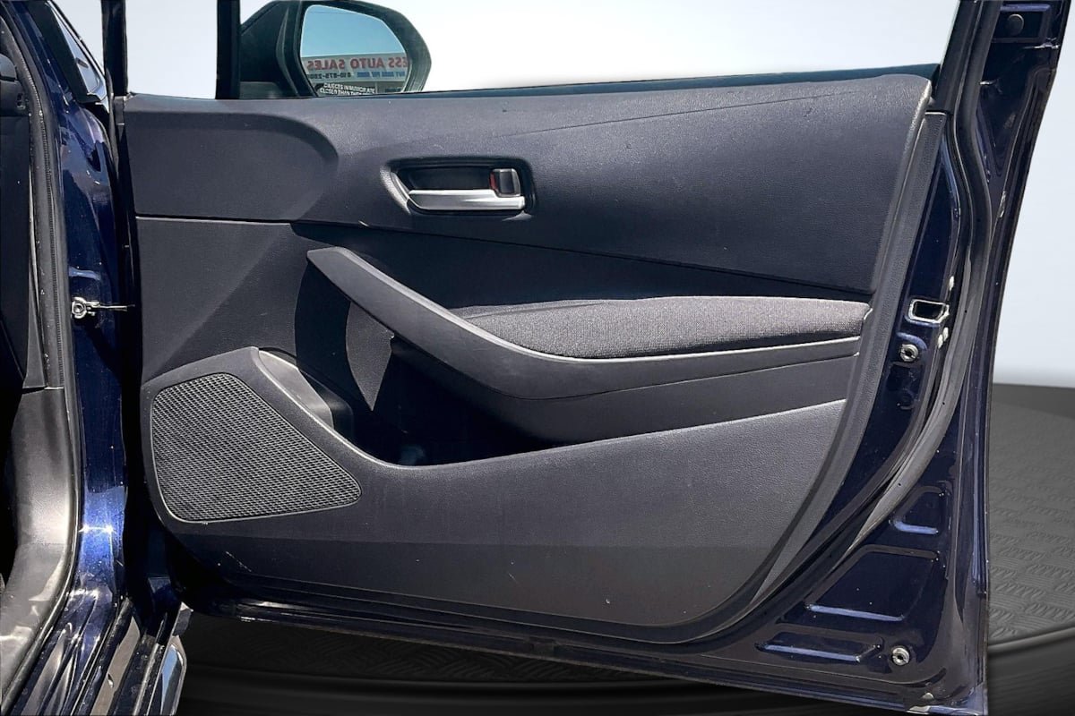 Used 2020 Toyota Corolla LE FWD image 23