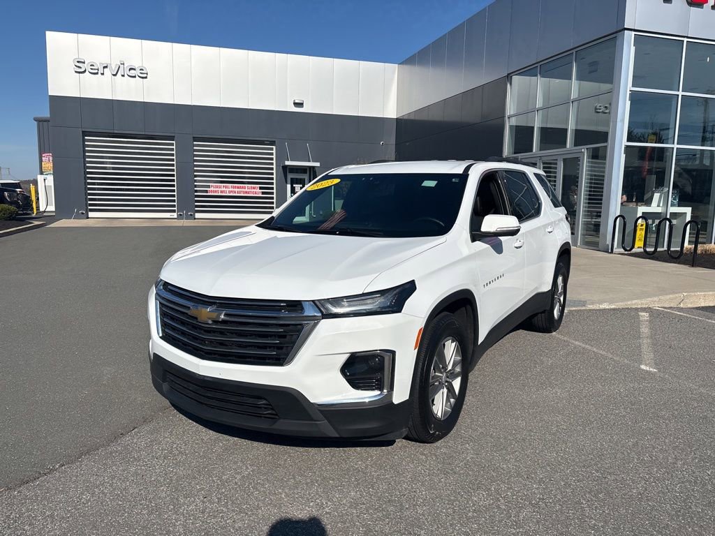 Used 2023 Chevrolet Traverse LT w/ Rear Camera Mirror Package image 3