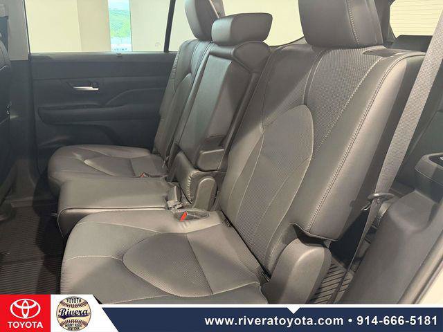 Certified 2024 Toyota Grand Highlander AWD image 16