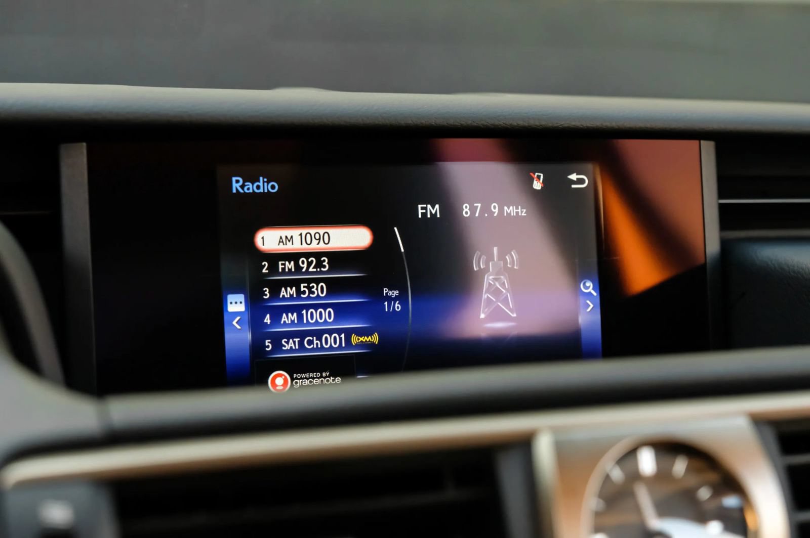 Used 2018 Lexus IS 300 AWD w/ Premium Package image 36