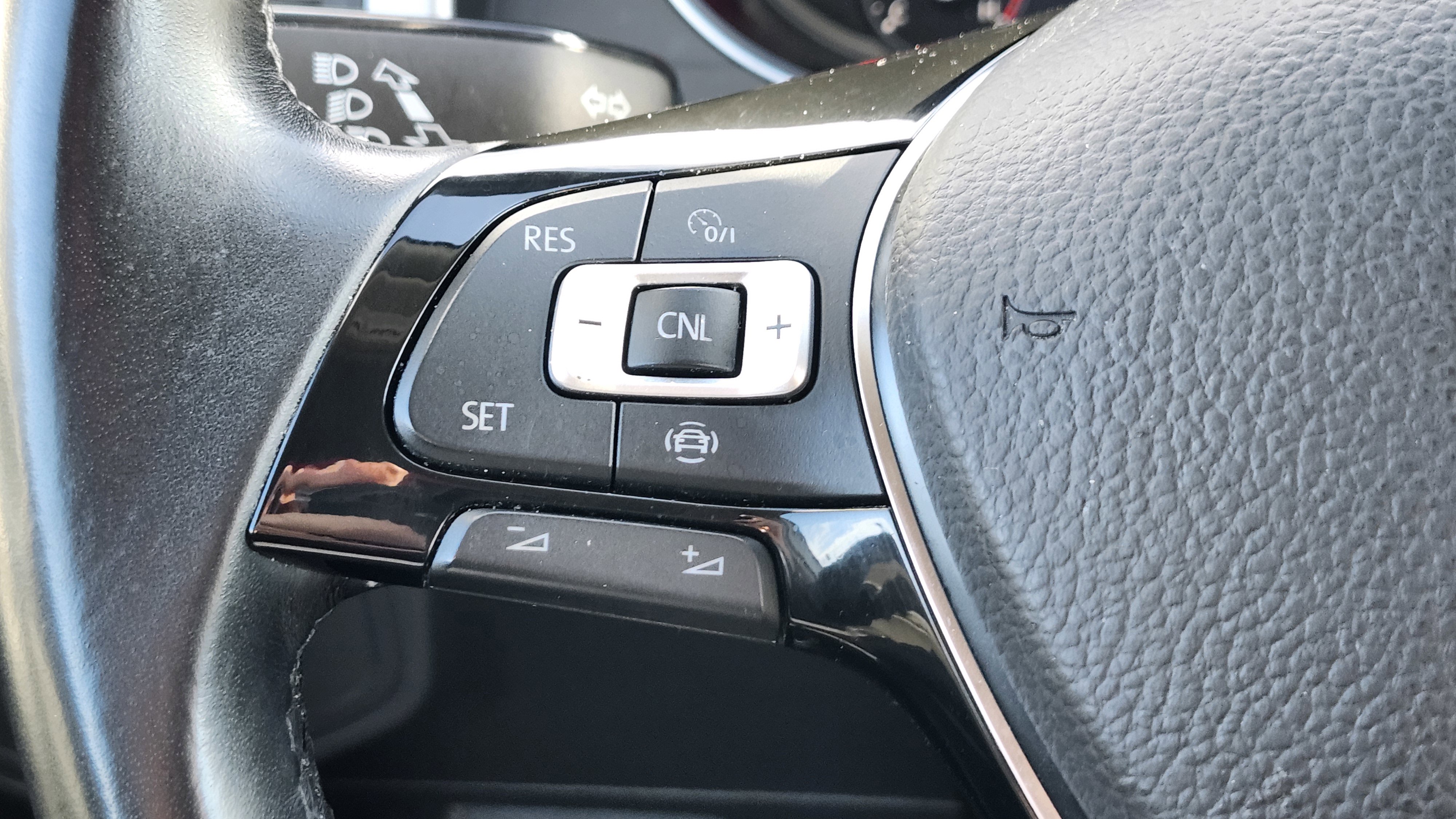 Used 2020 Volkswagen Atlas SE image 29