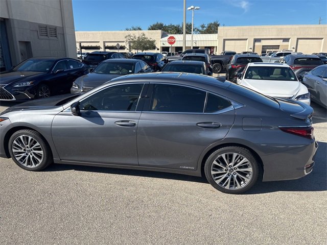 Used 2020 Lexus ES 300h w/ Premium Package image 9
