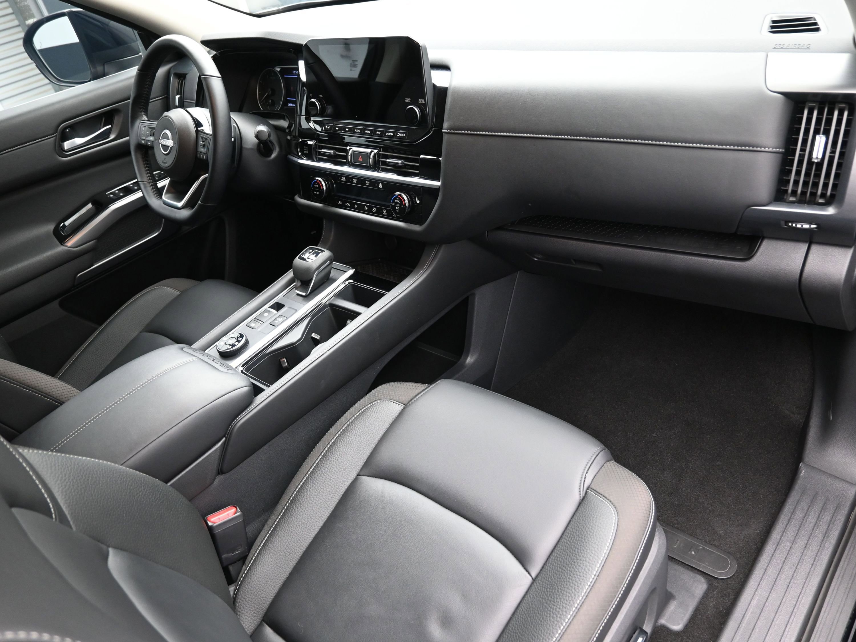 Used 2025 Nissan Pathfinder SL image 42