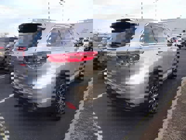 Used 2019 Toyota Highlander Plus image 6