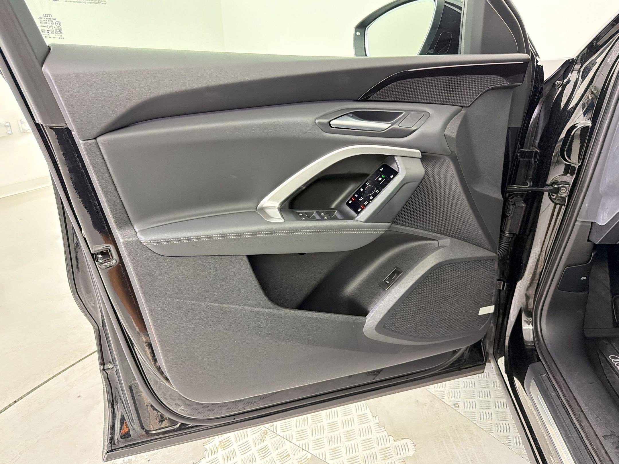 Used 2025 Audi Q5 Premium w/ Convenience Package image 25