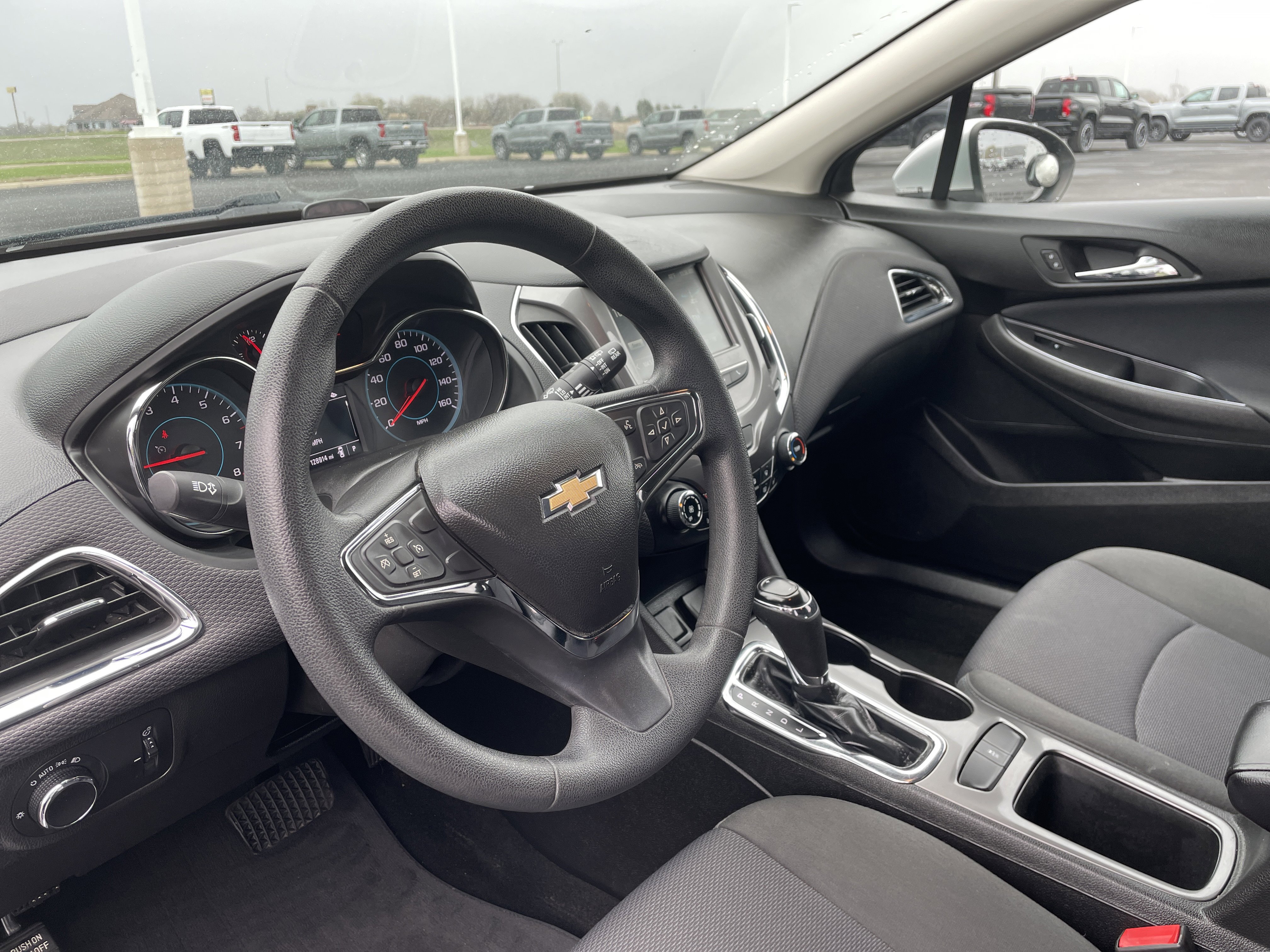 Used 2017 Chevrolet Cruze LT w/ Convenience Package image 9