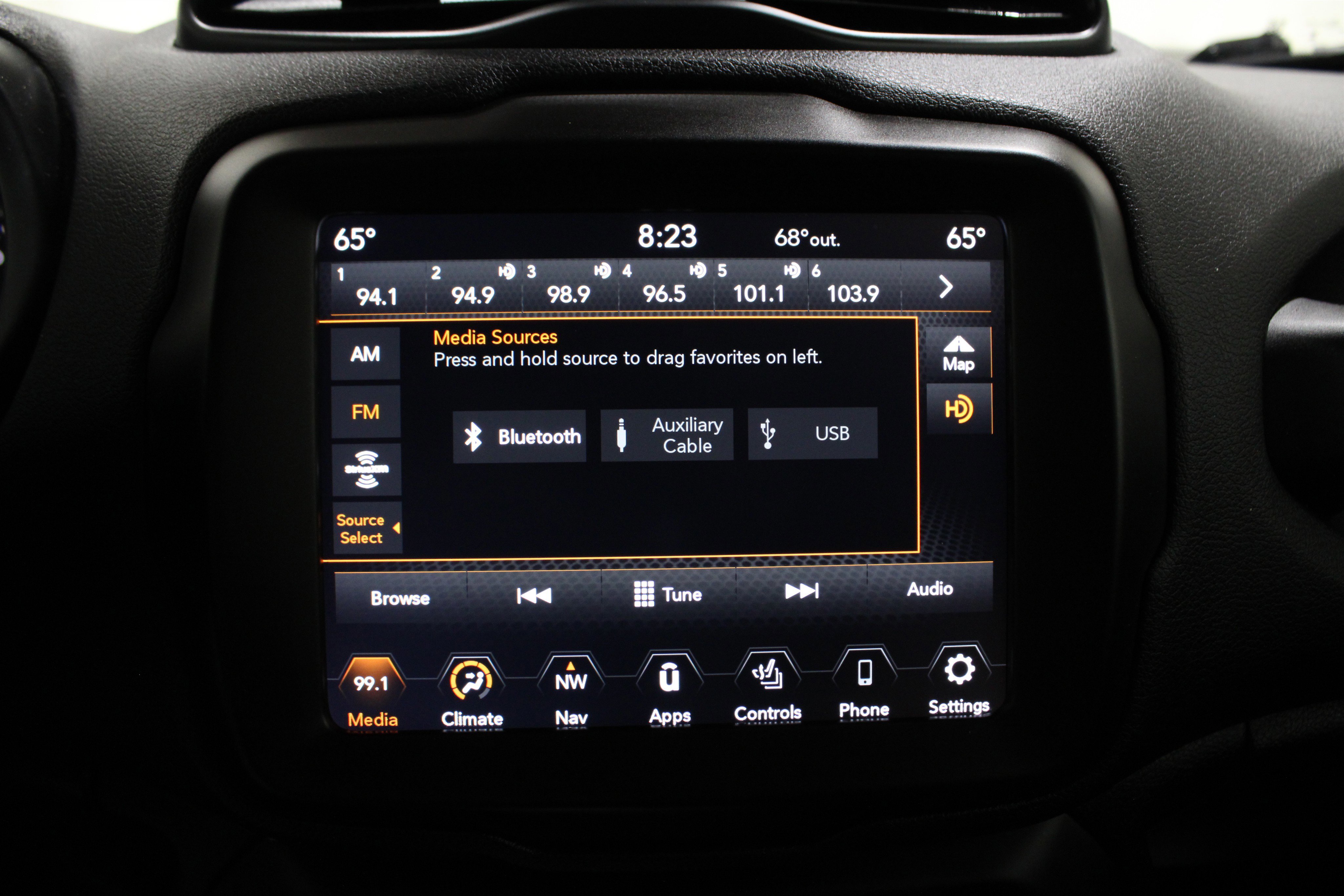 Used 2023 Jeep Renegade Latitude w/ Premium Group image 15