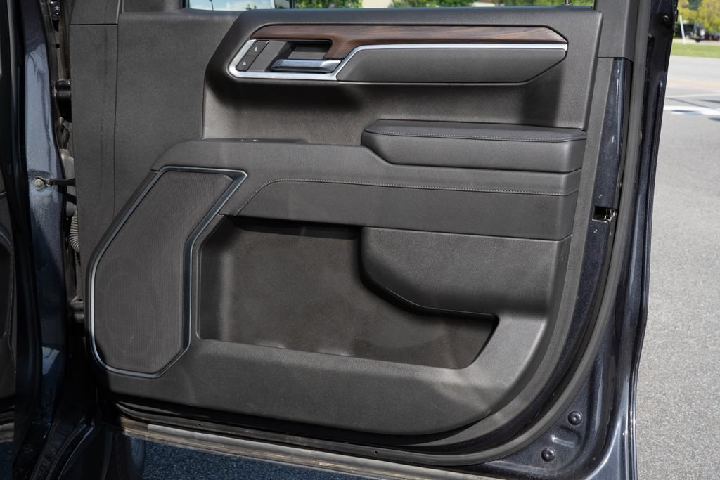 Used 2025 GMC Sierra 1500 SLT AWD/4WD image 12