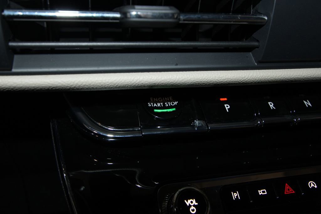 Used 2025 Lincoln Corsair AWD image 16