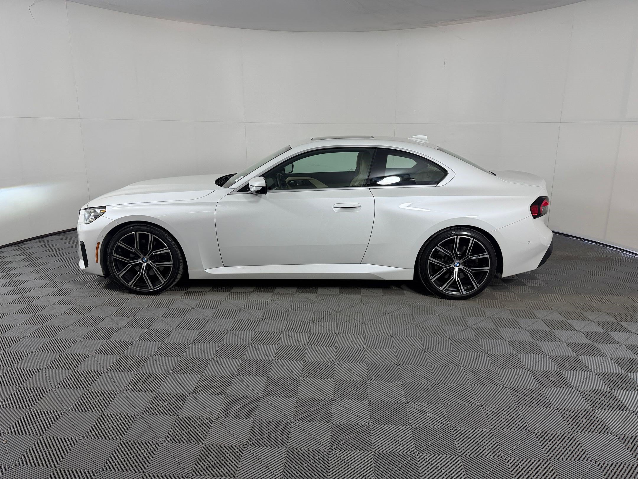 Used 2022 BMW 230i Coupe w/ Premium Package 2 RWD image 2