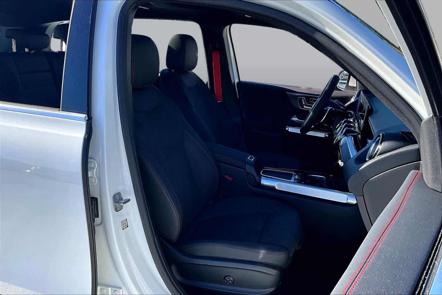 Used 2025 Mercedes-Benz GLB 35 AMG 4MATIC image 9
