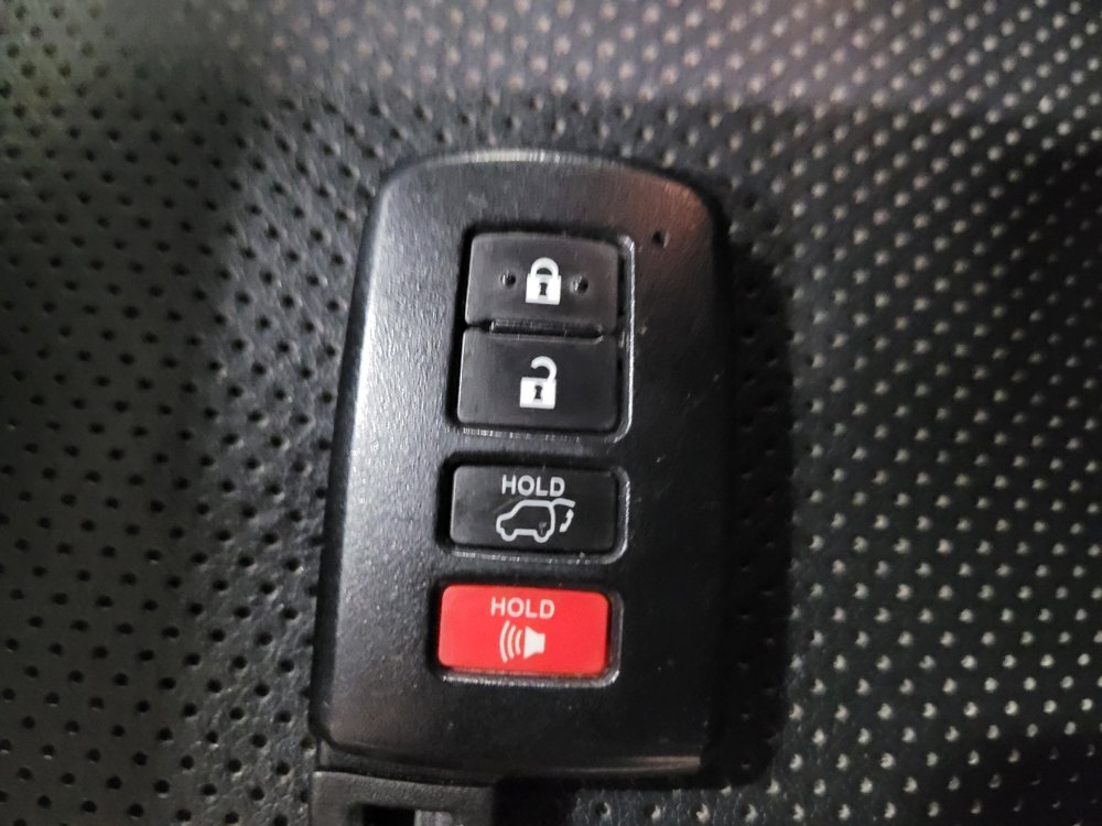 Used 2019 Toyota Highlander Limited Platinum AWD/4WD image 32