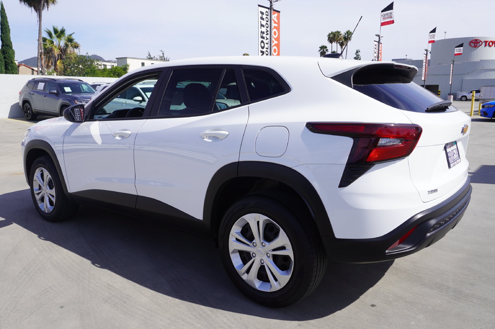 Used 2025 Chevrolet Trax LS FWD image 5