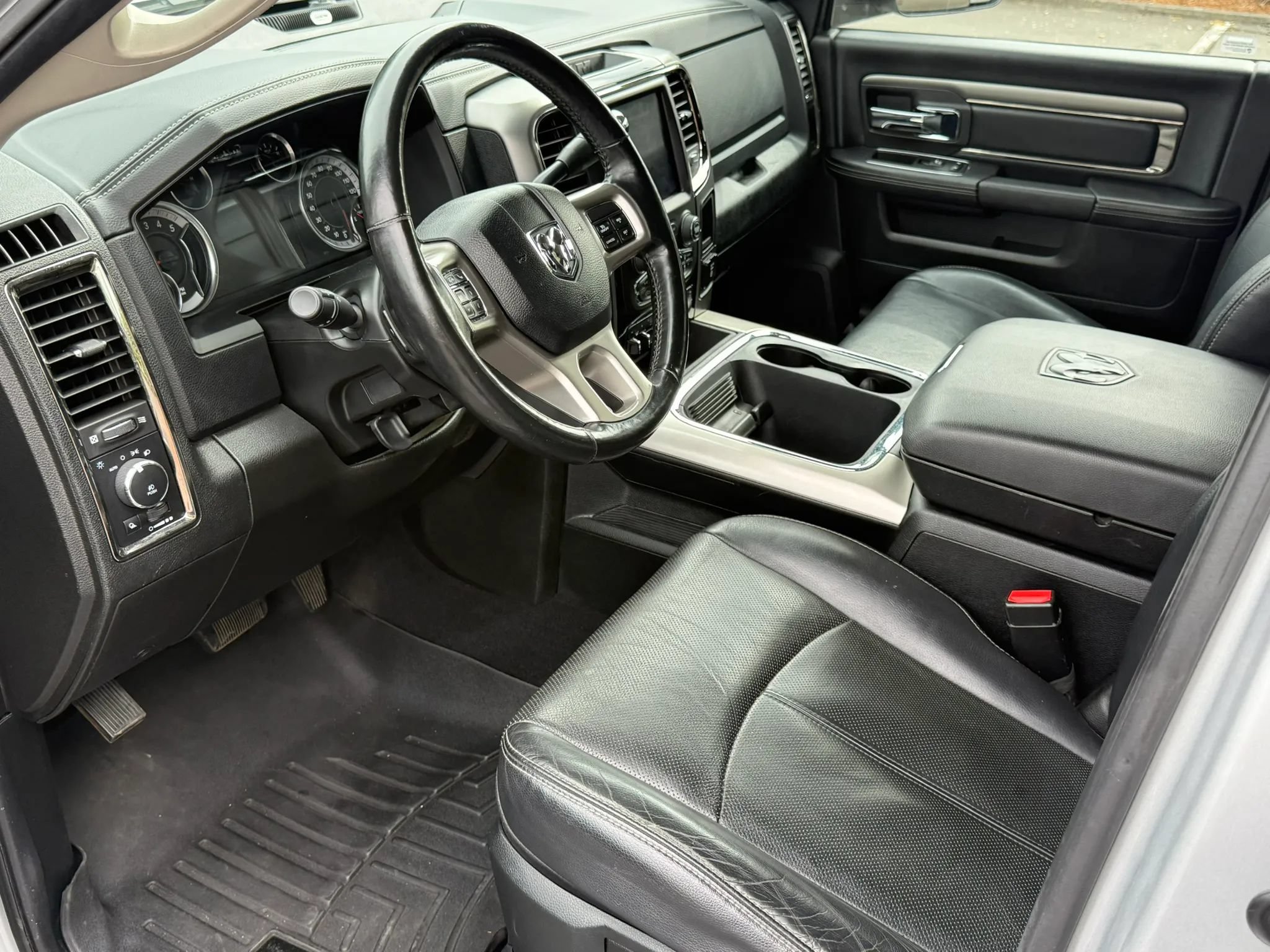Used 2018 RAM 2500 Laramie w/ Sport Appearance Group AWD/4WD image 11