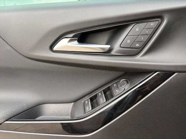 Certified 2025 Chevrolet Equinox RS w/ Safety and Technology Package FWD image 4